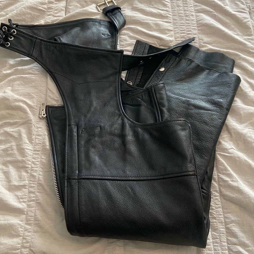 XXS leather chaps fabric lined lightly used in excellent condition